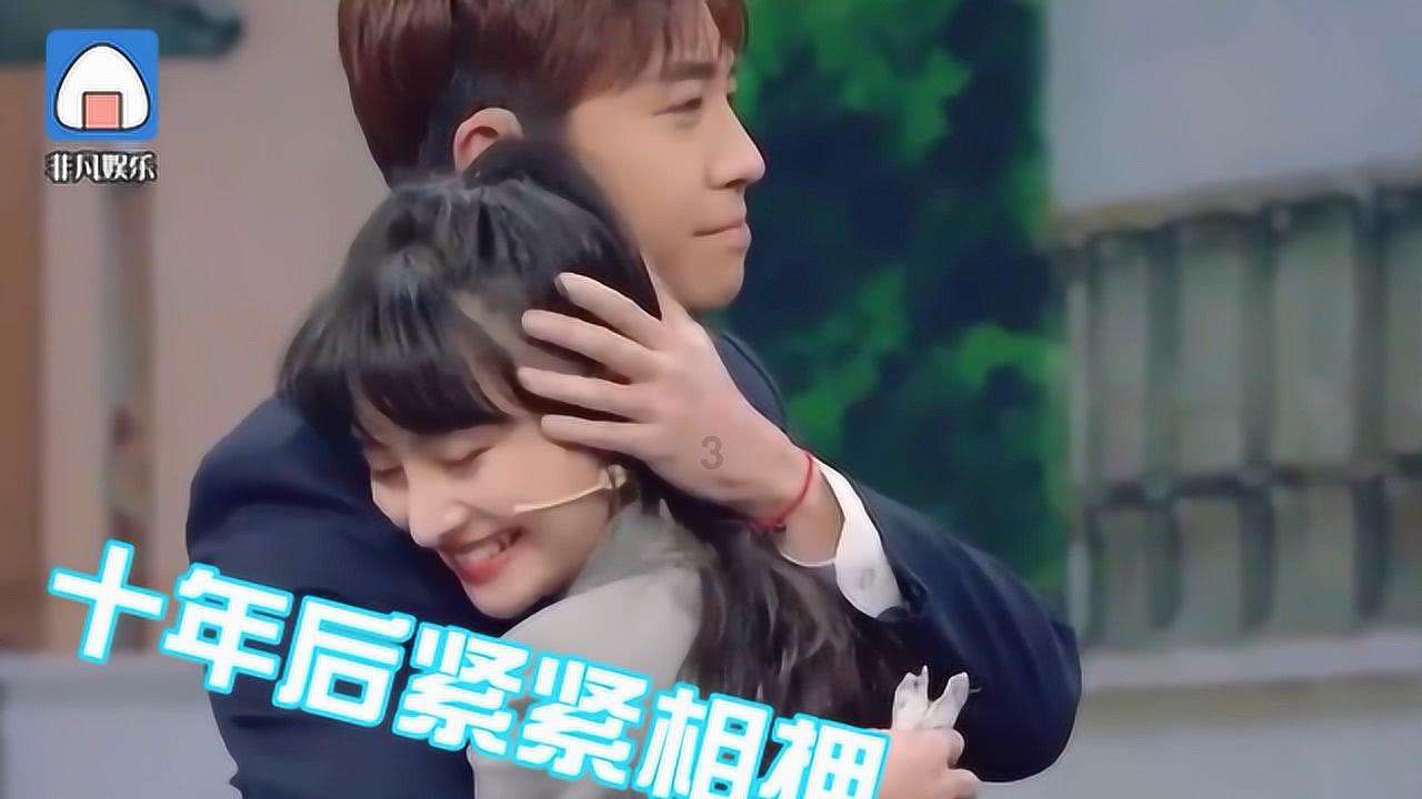 逃离海滩的女孩